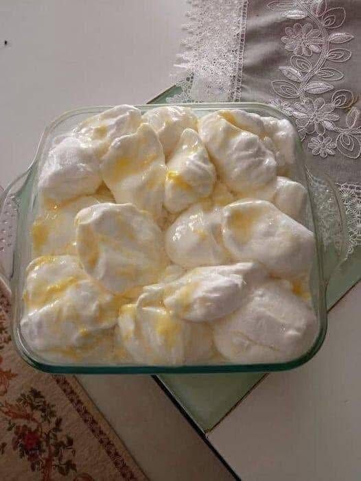 Ovos Nevados com Calda de Abacaxi