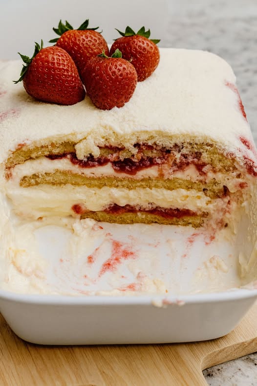 Torta Gelada de Morango com Creme