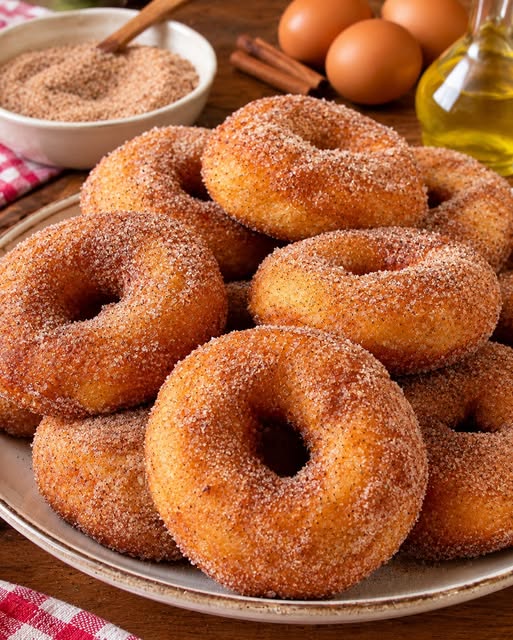 ROSQUINHAS FRITAS COM AÇÚCAR E CANELA